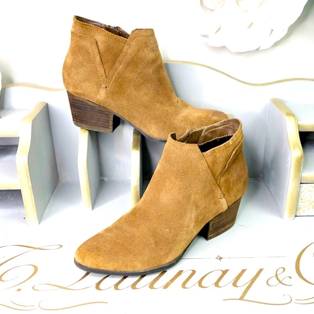 𝅺Crown vintage tan suede ankle boots